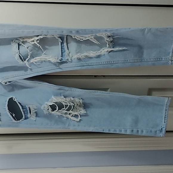Fashion Nova "Leave You In The Dust Boyfriend Jeans" Light BlueWash Distressed 9 - Picture 5 of 8